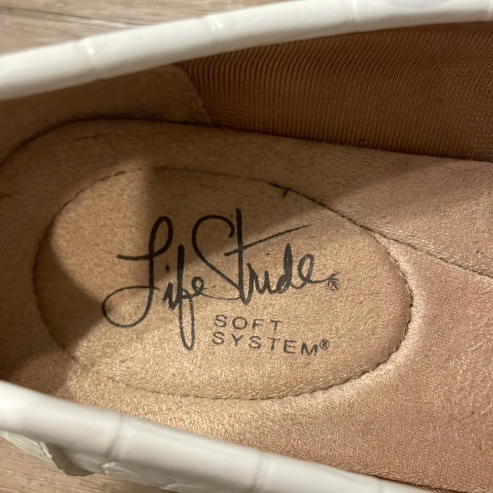 Shoes - Picture 6 of 7
